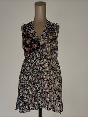 Next Era Floral Patchwork Sleeveless V-Neck button top